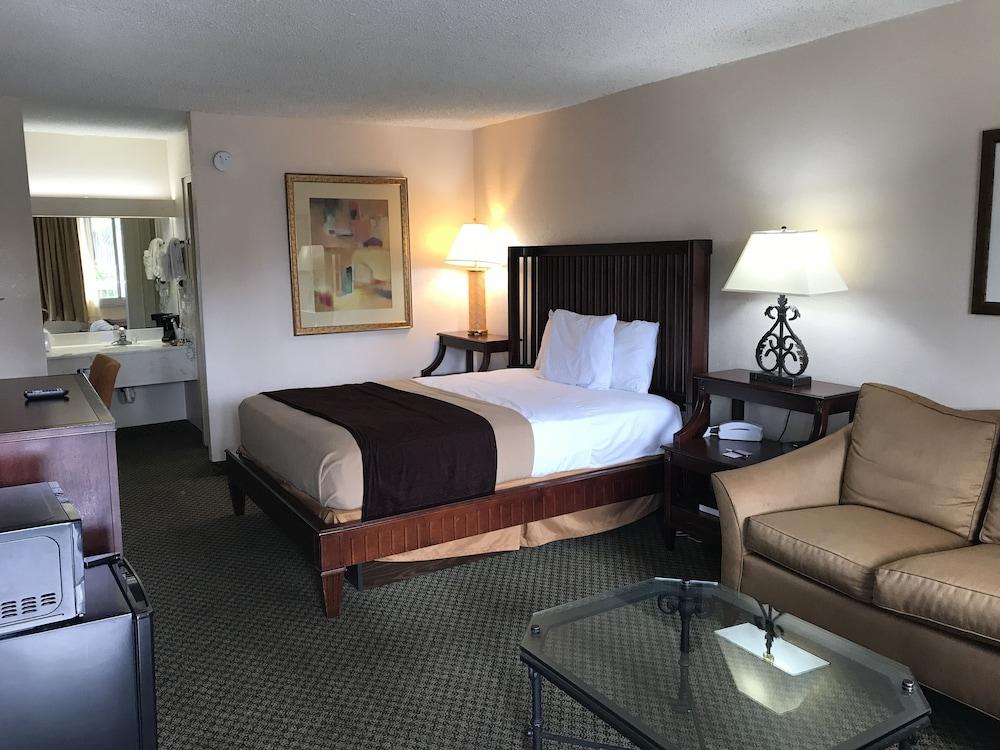 Quality Inn Tampa Lake Magdalene Dış mekan fotoğraf