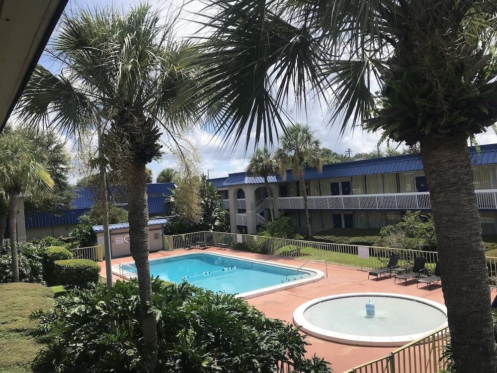Quality Inn Tampa Lake Magdalene Dış mekan fotoğraf