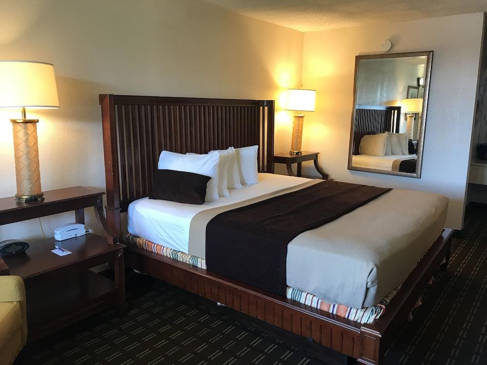 Quality Inn Tampa Lake Magdalene Dış mekan fotoğraf