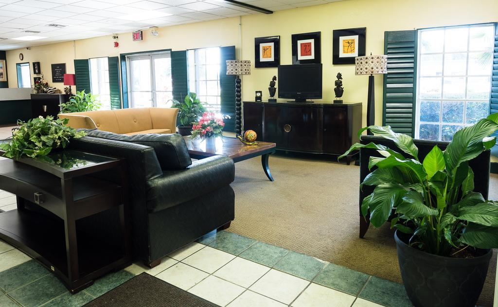 Quality Inn Tampa Lake Magdalene Dış mekan fotoğraf