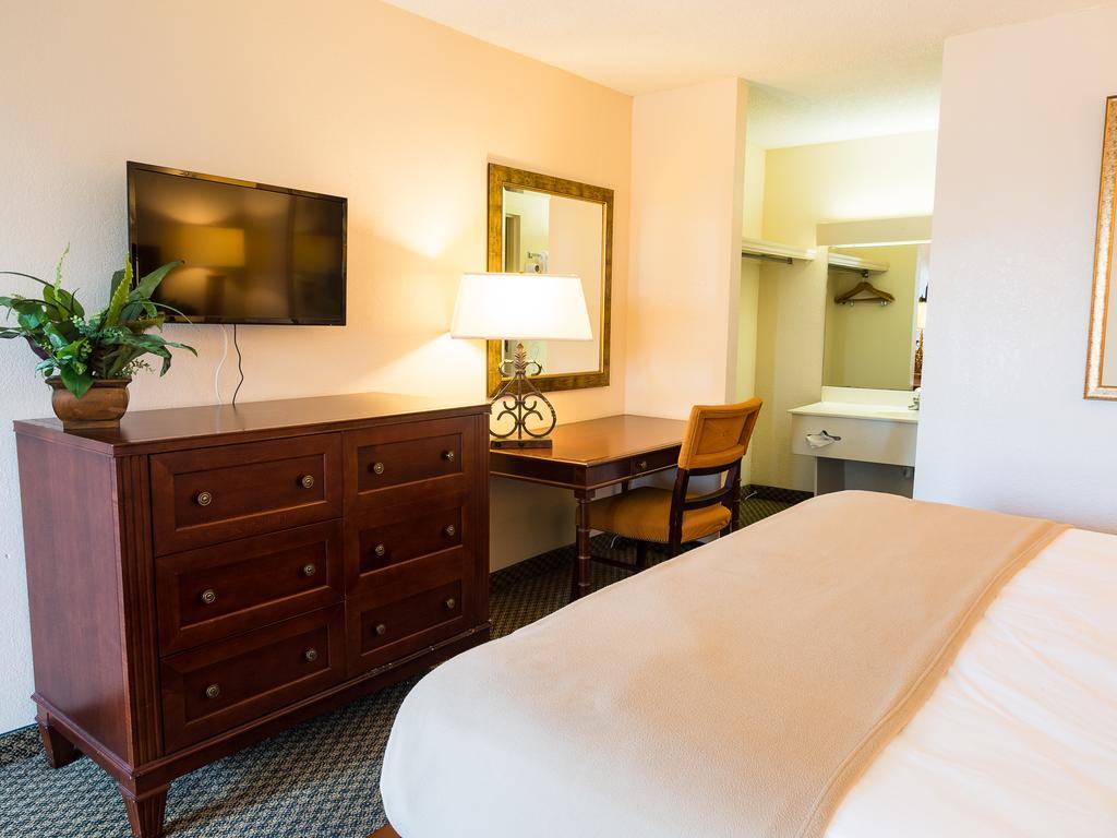 Quality Inn Tampa Lake Magdalene Dış mekan fotoğraf