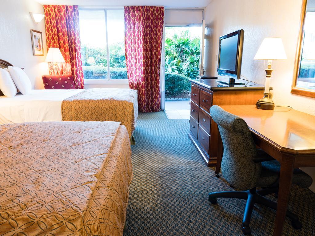 Quality Inn Tampa Lake Magdalene Dış mekan fotoğraf