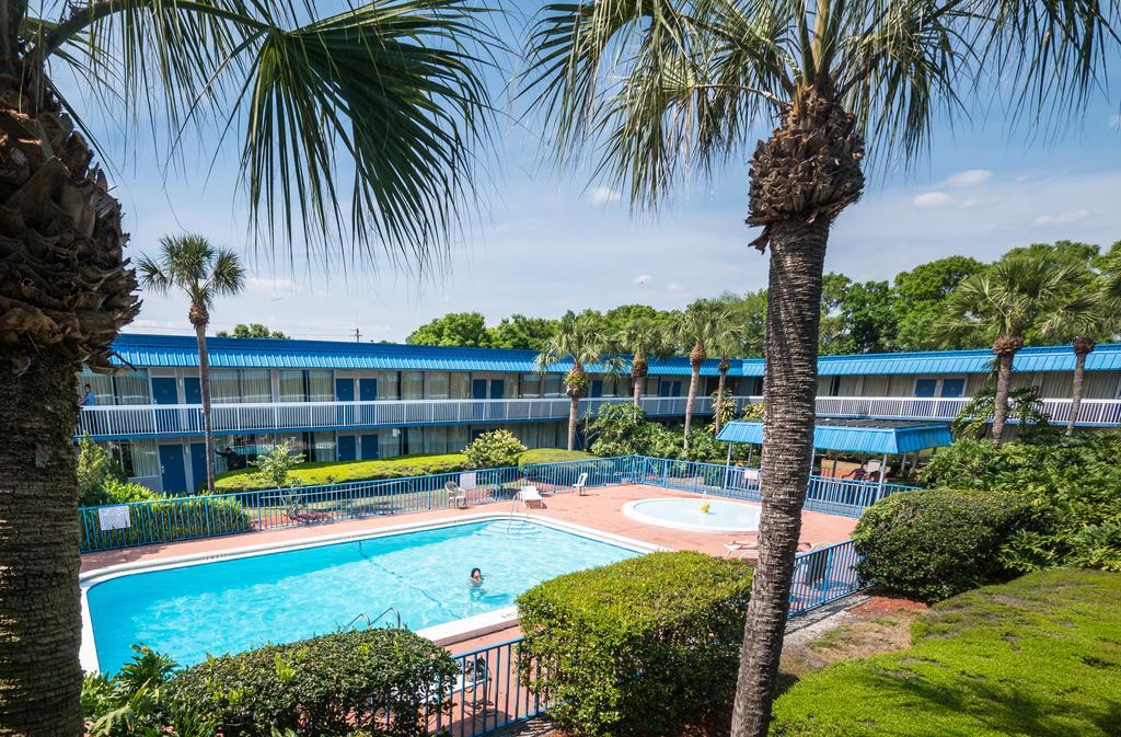Quality Inn Tampa Lake Magdalene Dış mekan fotoğraf