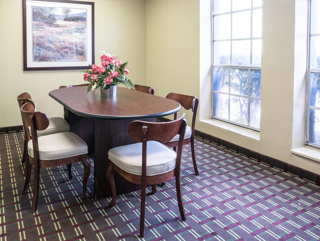 Quality Inn Tampa Lake Magdalene Dış mekan fotoğraf
