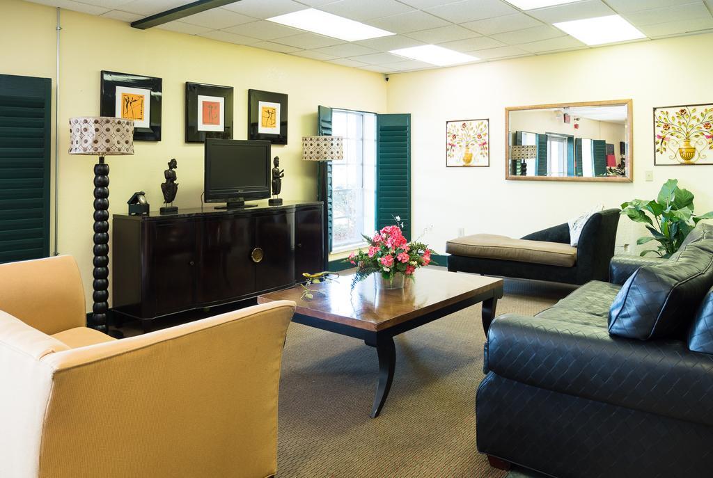 Quality Inn Tampa Lake Magdalene Dış mekan fotoğraf