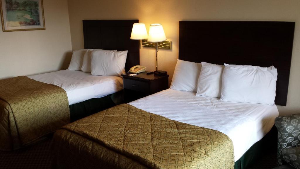 Quality Inn Tampa Lake Magdalene Oda fotoğraf