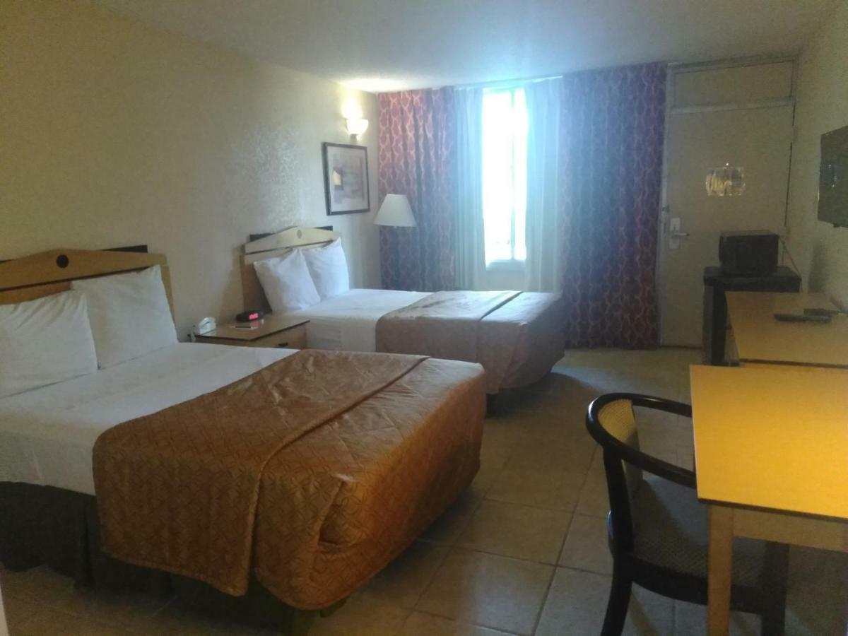 Quality Inn Tampa Lake Magdalene Dış mekan fotoğraf
